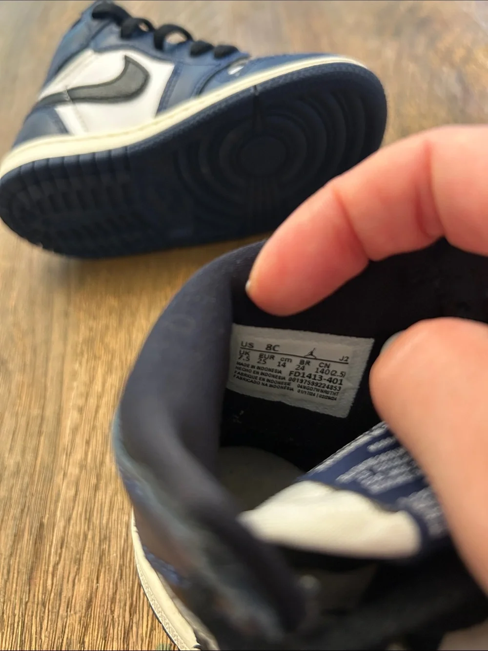Kids Air Jordan 1 Retro High OG “midnight navy” size 8C